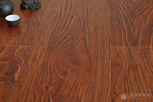 欧肯仿实木复合地板，人文理念的设计风格