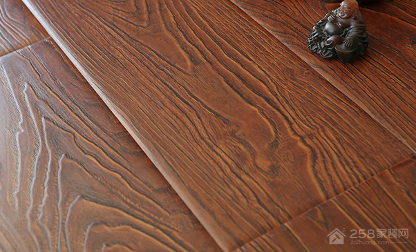 欧肯仿实木复合地板，人文理念的设计风格