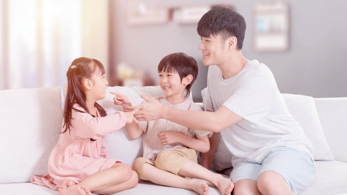 装修贷取出来存银行合适吗？装修贷10万3厘3的利息是多少？